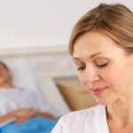 Enfermera-trabajando-en-hospital