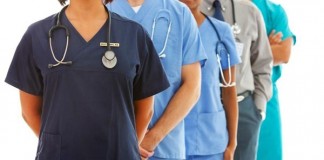 El SES negocia con el Estado una OPE extraordinaria de 2.000 plazas enfermera atencion oscultar